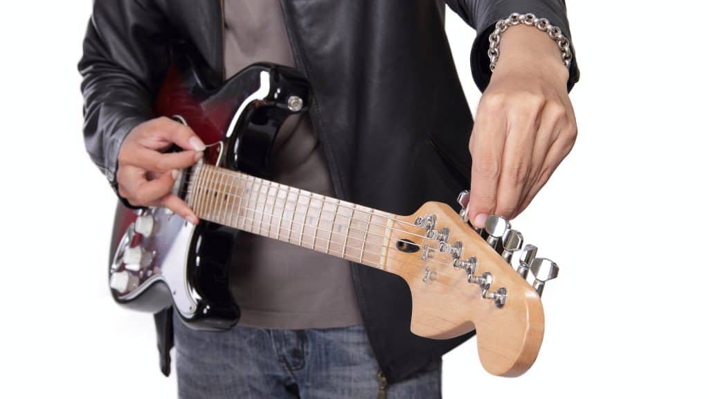 Tuning electric guitar