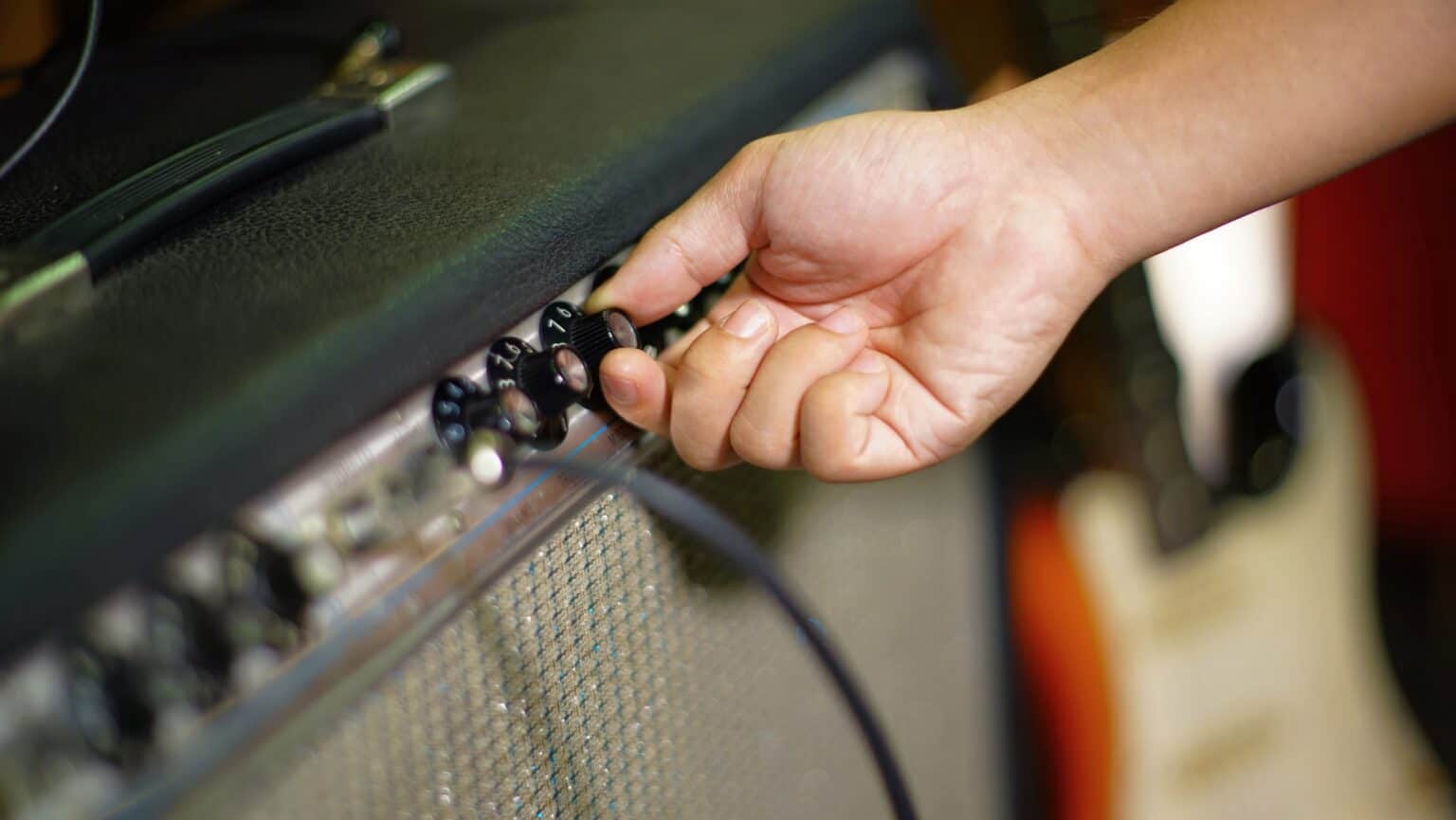Guitar Amp Cuts Out 8 Reasons And Fixes Guitar Symphony
