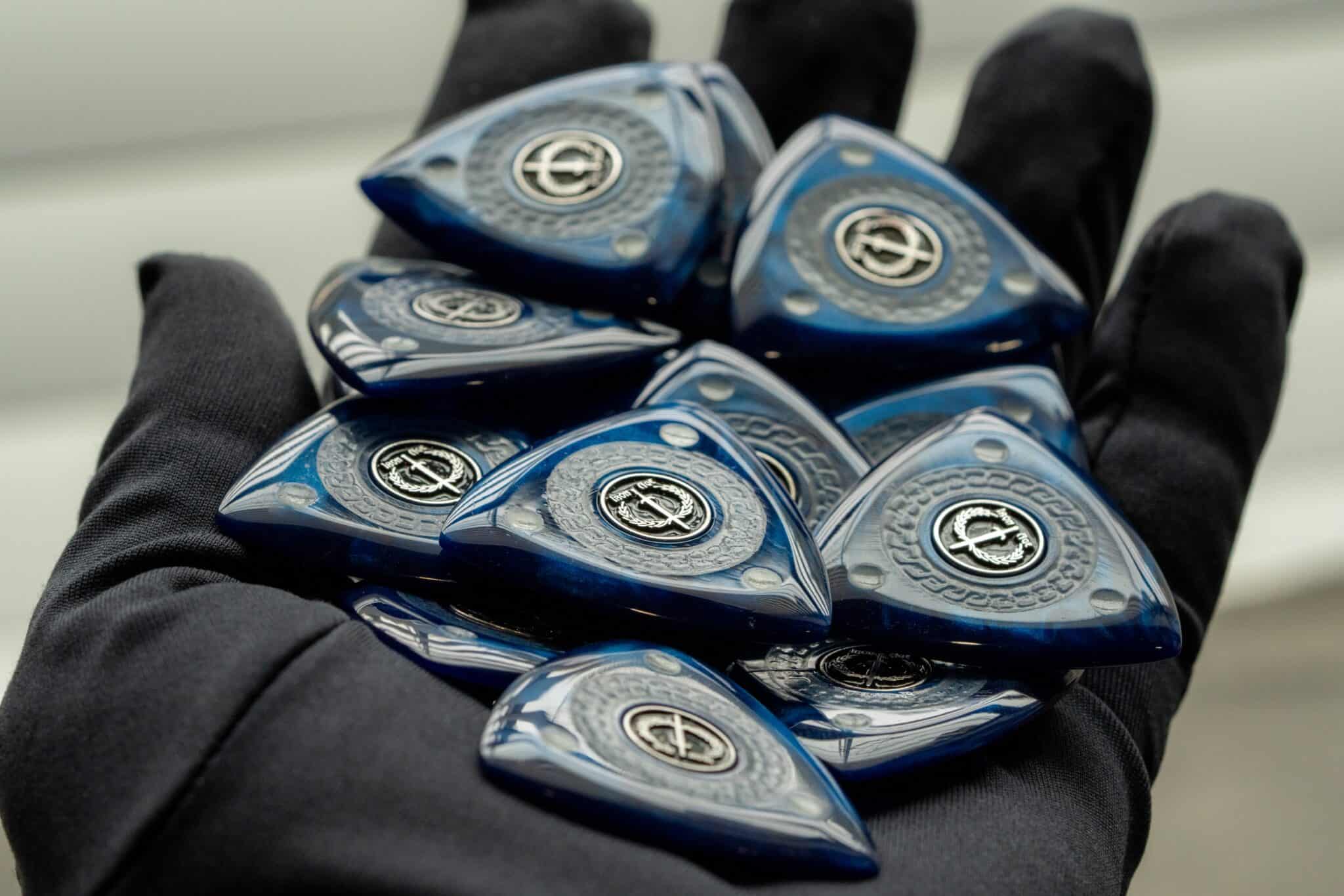 Guitar Gloves (What They Are And When To Use Them) Guitar Symphony